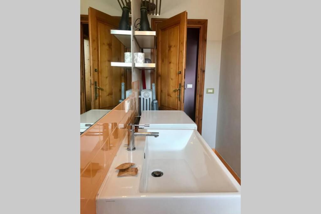 Sunny Top Floor In San Frediano Florence Luaran gambar
